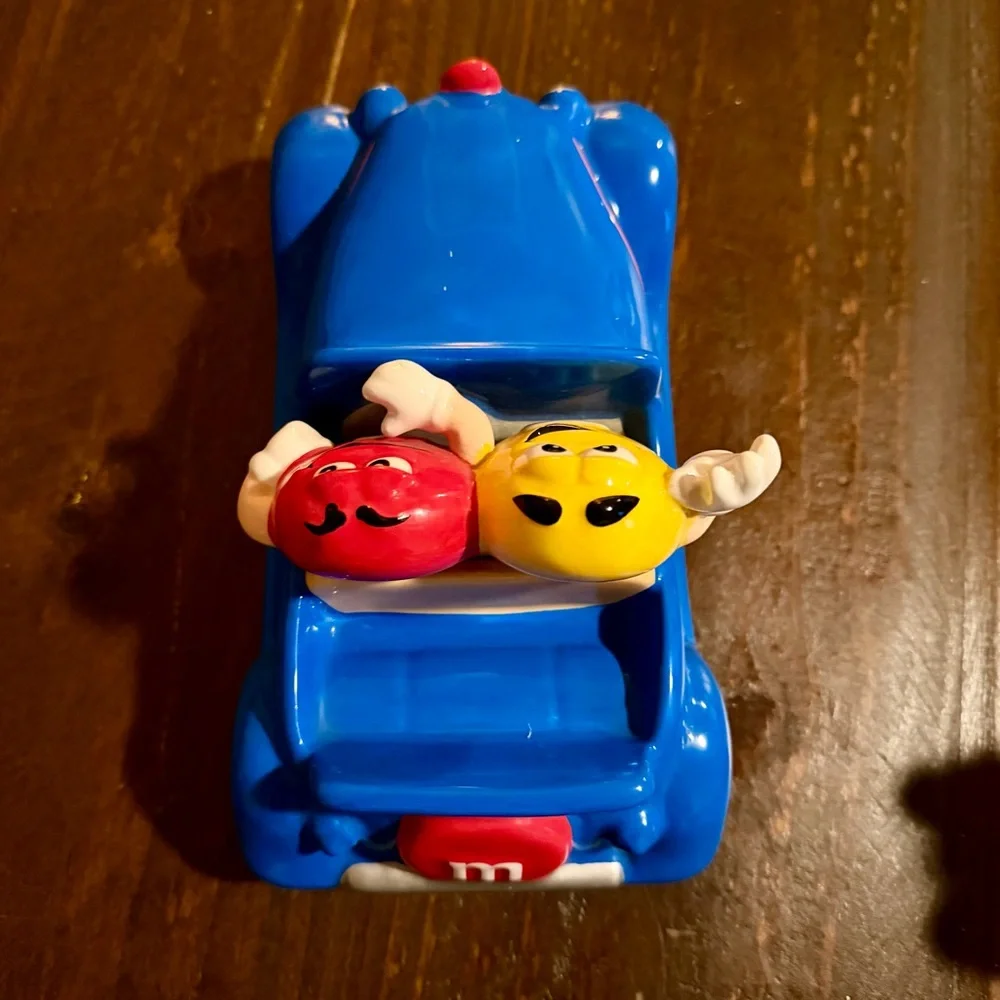 VTG M&M'S Ceramic Car Candy Dish - Red & Yellow M&M Figures